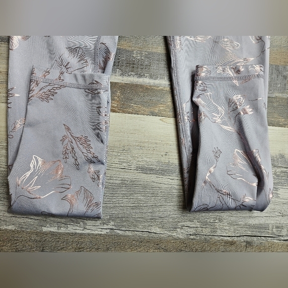 Tail Leggings Women's XS Dusty Lavender color with Metallic floral Leaves - Picture 6 of 13